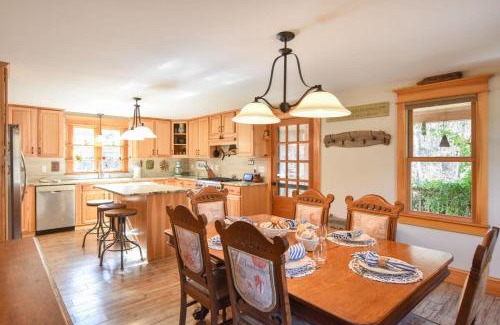 South Chatham House | Beautiful Home w Artistic Flair