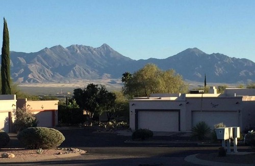 Colonia De Los Alamos House | Beautiful Home w Mtn Views & Garage - Perfect for Snowbirds!!
