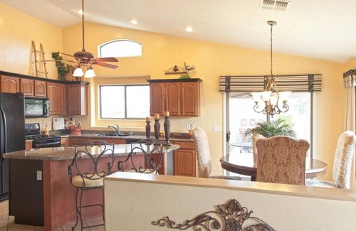 Colonia De Los Alamos House | Beautiful Home w Mtn Views & Garage - Perfect for Snowbirds!!