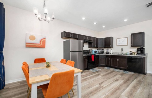 Gainesville Apartment | Beautiful Home | Walk to UF | Newly built