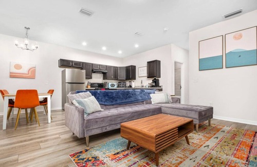 Gainesville Apartment | Beautiful Home | Walk to UF | Newly built