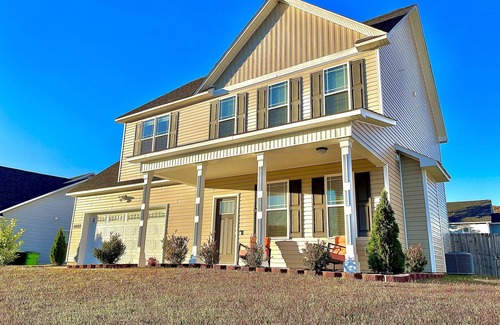 Piney Green House | Beautiful home with Viking Royale Spa conveniently located near the Marines.