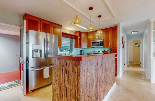 Kailua-Kona House | Beautiful home with ocean views, lanai, private gazebo, firepit -great location