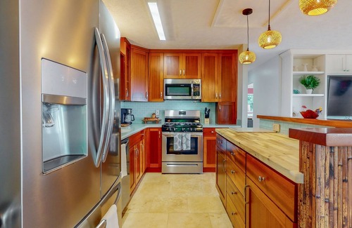 Kailua-Kona House | Beautiful home with ocean views, lanai, private gazebo, firepit -great location