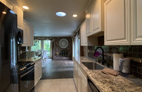 Carmichael House | Beautiful Home with Redwood Garden