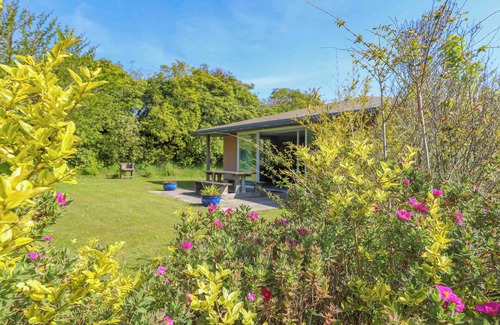 Guisseny Cottage | BEAUTIFUL HOUSE 100 METRES FROM THE BEACH WITH SHARED HEATED POOL