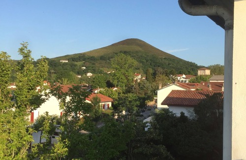 Ascain House | Beautiful House 16 pers in typical village, 14 min away from beach
