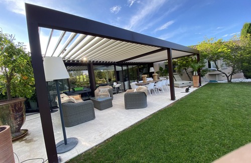Graveson Villa | BEAUTIFUL HOUSE, CLOSED SWIMMING POOL CLOSE , CLIMATISEE, IN THE COUNTRYSIDE
