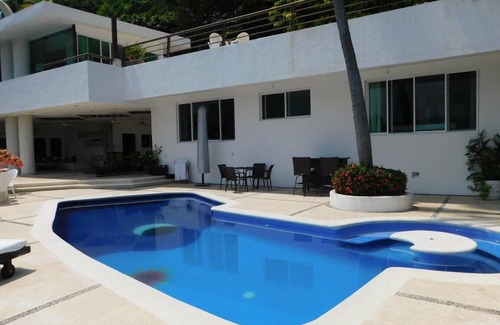 Las Brisas House | Beautiful house in Las Brisas with a double terrace and ocean view.