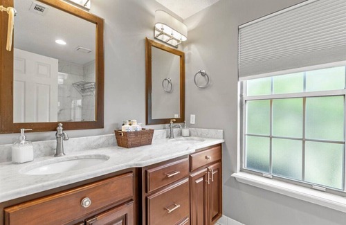 Tallahassee House | Beautiful House in Welcoming Tallahassee with a private Pool