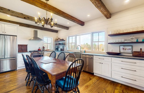 South Londonderry House | Beautiful house w/mountain views, hot tub, fireplace, air hockey, bbq, a/c