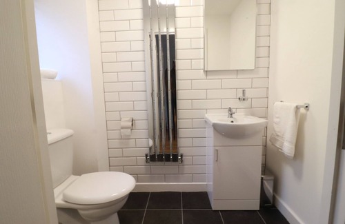 Milton Keynes House | Beautiful house with nearby shopping, great for walking and beautiful lakes.