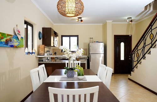 Kamay House | Beautiful House with Private Pool