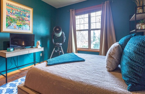 Ridgefield Other | Beautiful huge home for 10 guests on a horse farm with fantastic views!