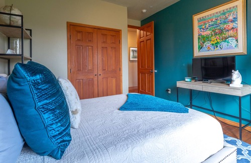 Ridgefield Other | Beautiful huge home for 10 guests on a horse farm with fantastic views!