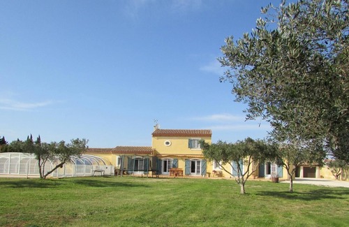 Arles House | Beautiful independent villa on a very large garden with large swimming pool