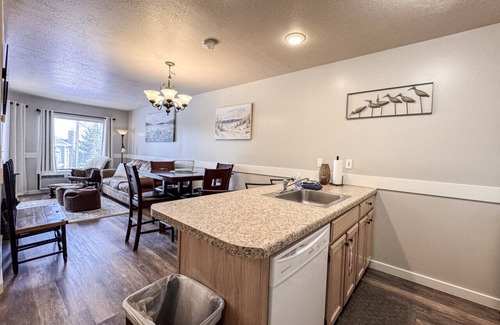Harbor Village Condo | Beautiful Inn Building Updated Condo #211