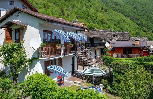 Calasca-Castiglione Apartment | Beautiful apartment for 5 people with WIFI, TV, balcony and pets allowed