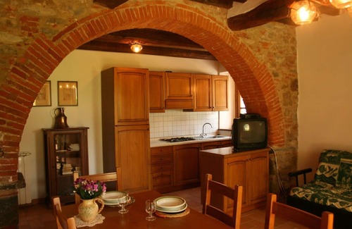 Castiglion Fiorentino Apartment | Beautiful apartment for 4 guests with pool, WIFI, TV and pets allowed, close to Cortona