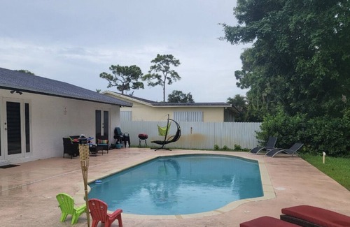 Miami Gardens House | Beautiful Jewel in Miami Gardens Private Heated Pool