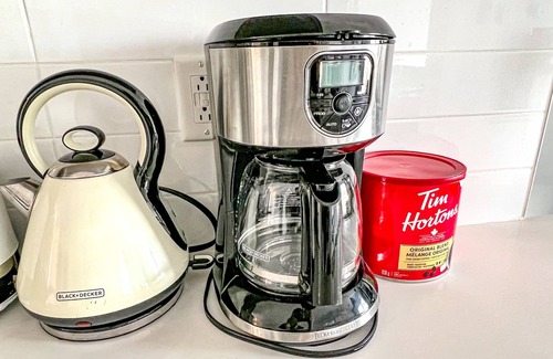 Cote-Des-Neiges—Notre-Dame-De-Grace Apartment | Beautiful King Designer Suite with Office Gym indoor Parking