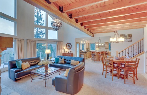 Blue Jay Cabin | Beautiful Lake Arrowhead Cabin w/EV Charger