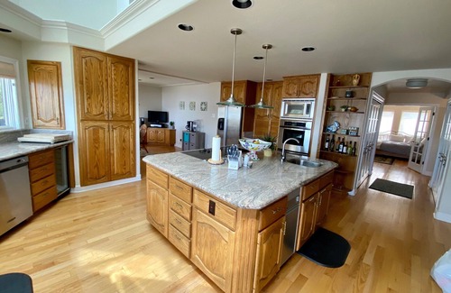 Kelseyville House | Beautiful Lake Front Home on 5 acres.multi family vacations