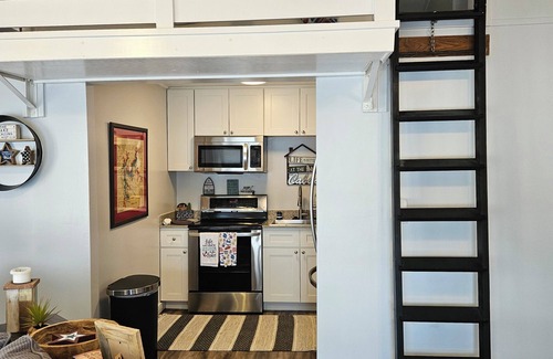 White Cabin | Beautiful lake front cabin with dock on prettynWilderness Camp nLAKE ALLATOONA