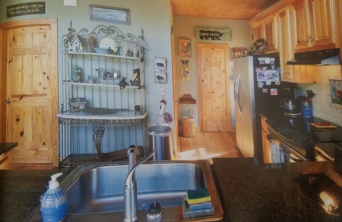 Unaka House | Beautiful Lake House on Lake Hiwassee in Bear Paw with Dock and majestic views