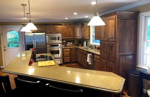 Clemson House | Beautiful Lake House Walking Distance to the Stadium.
