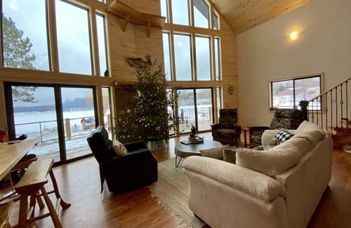 Big Bay House | Beautiful Lake Independence Home!