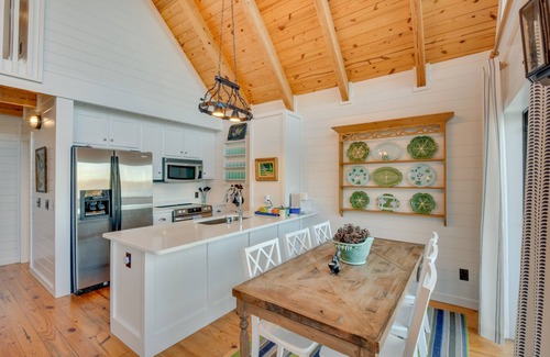 Seneca Cabin | Beautiful Lake Keowee Home w/Boat Dock & Fire Pit