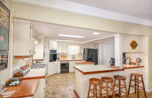 Quincy House | Beautiful Lake Talquin Home, with kayaks, great fishing, and at home amenities