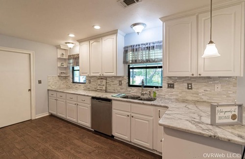 Summerfield House | Beautiful Lake Weir lakefront 2/2 house with private dock, beach, huge yard.