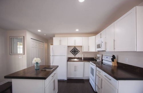 Brookport House | Beautiful Lakefront Cabin with Hot Tub!