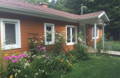 Wentworth Cottage | Beautiful lakefront cottage, 1 hour north of Montreal