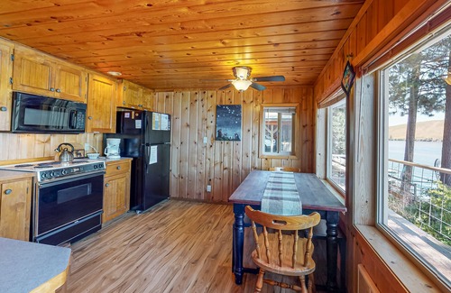 Joseph House | Beautiful lakefront house with private boat dock, washer/dryer & fireplace