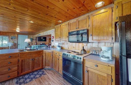 Joseph House | Beautiful lakefront house with private boat dock, washer/dryer & fireplace