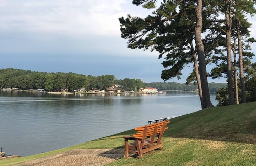 Mid America Condo | Beautiful Lakefront View on Lake Hamilton with a Covered Boat Slip. 2br 2bath