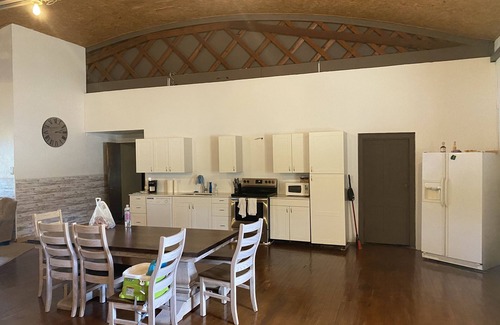 South Bend House | Beautiful Lakehouse best view of Lake and beautiful pavilion 10 min from ND