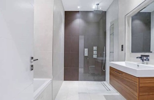 Primrose Hill Apartment | Beautiful Large 3 Double Bed Appt in Primrose Hill sleeps 7