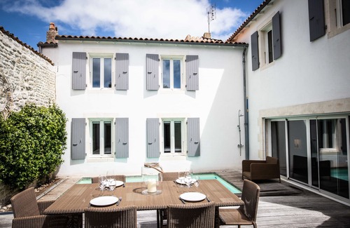 La Flotte House | Beautiful large 5 bedroom house in the village centre.