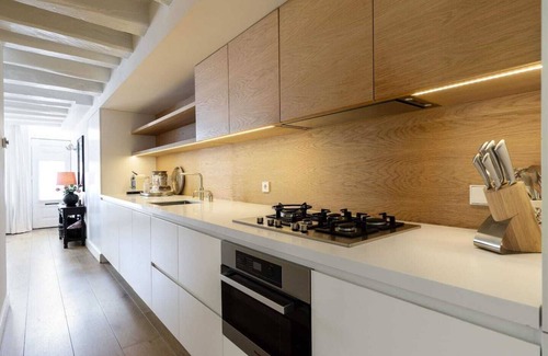 Grachtengordel-West Apartment | Beautiful large apartment at one of the most desirable locations on the famous Prinsengracht.