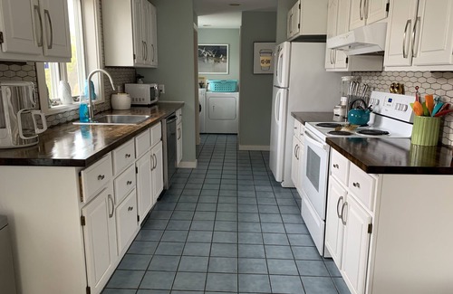 Provincetown House | Beautiful, Large, Pet Friendly, 4 Bedroom House In West End Meadowview Heights.