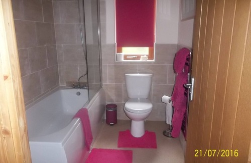 Welton Cabin | Beautiful Lodge Overlooking Pond sleeps 6