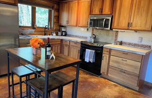 Fairplay Cabin | Beautiful Log Cabin- 26Mi Breck & Ski - Hot Tub- Pet-Friendly