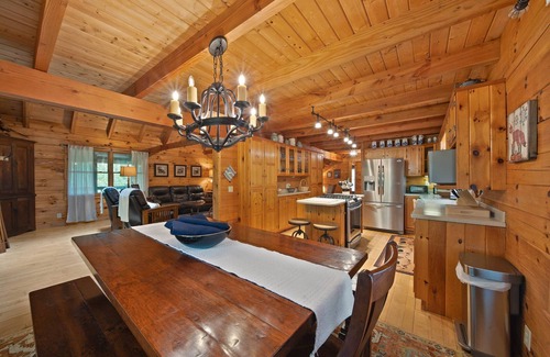 Foscoe Cabin | Beautiful Log Cabin in Foscoe–Weathering Heights