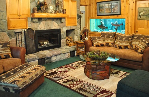 Charlevoix Bed & Breakfast | Beautiful, log home with 6 individual rooms to choose from.