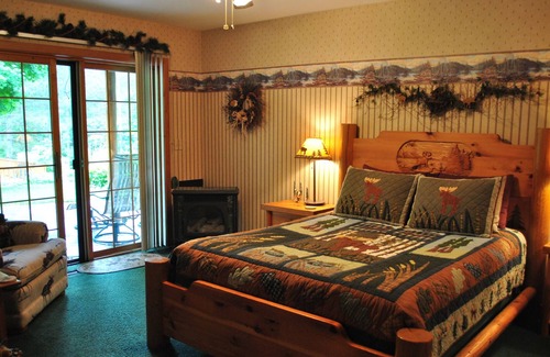 Charlevoix Bed & Breakfast | Beautiful, log home with 6 individual rooms to choose from.