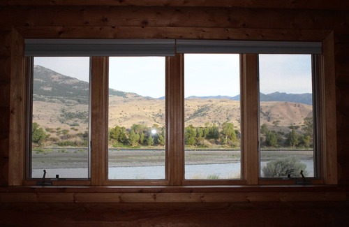 Emigrant House | Beautiful Log House on the Yellowstone River!